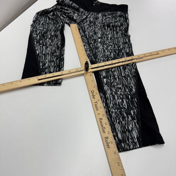 Nike Leggings Womens Small Black White Print Racer Crop Athletic Running Dri Fit - Picture 8 of 9